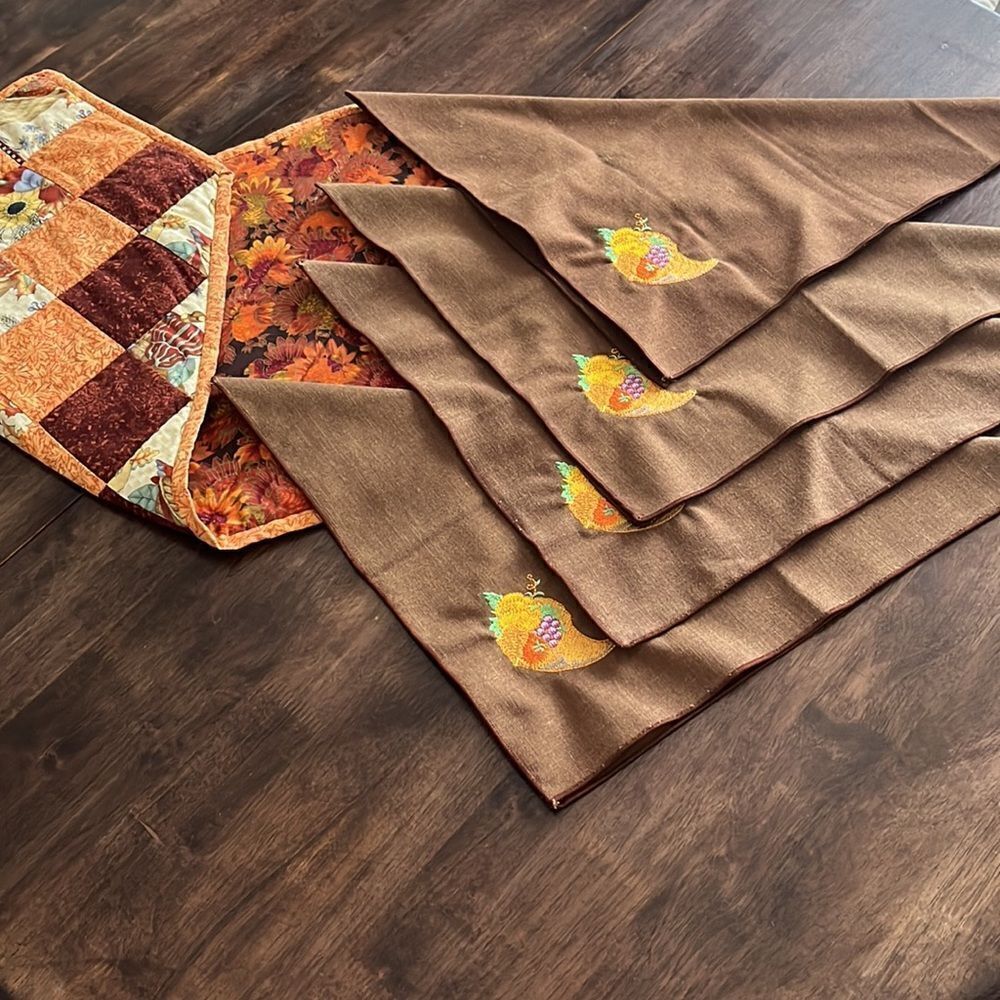 Reversible Quilted Runner & Custom Embroidered Square Brown Napkins - Picture 16 of 16